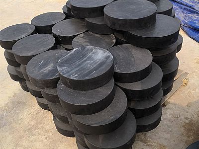 武威板式橡胶支座由若干层橡胶片与薄钢板经加压硫化